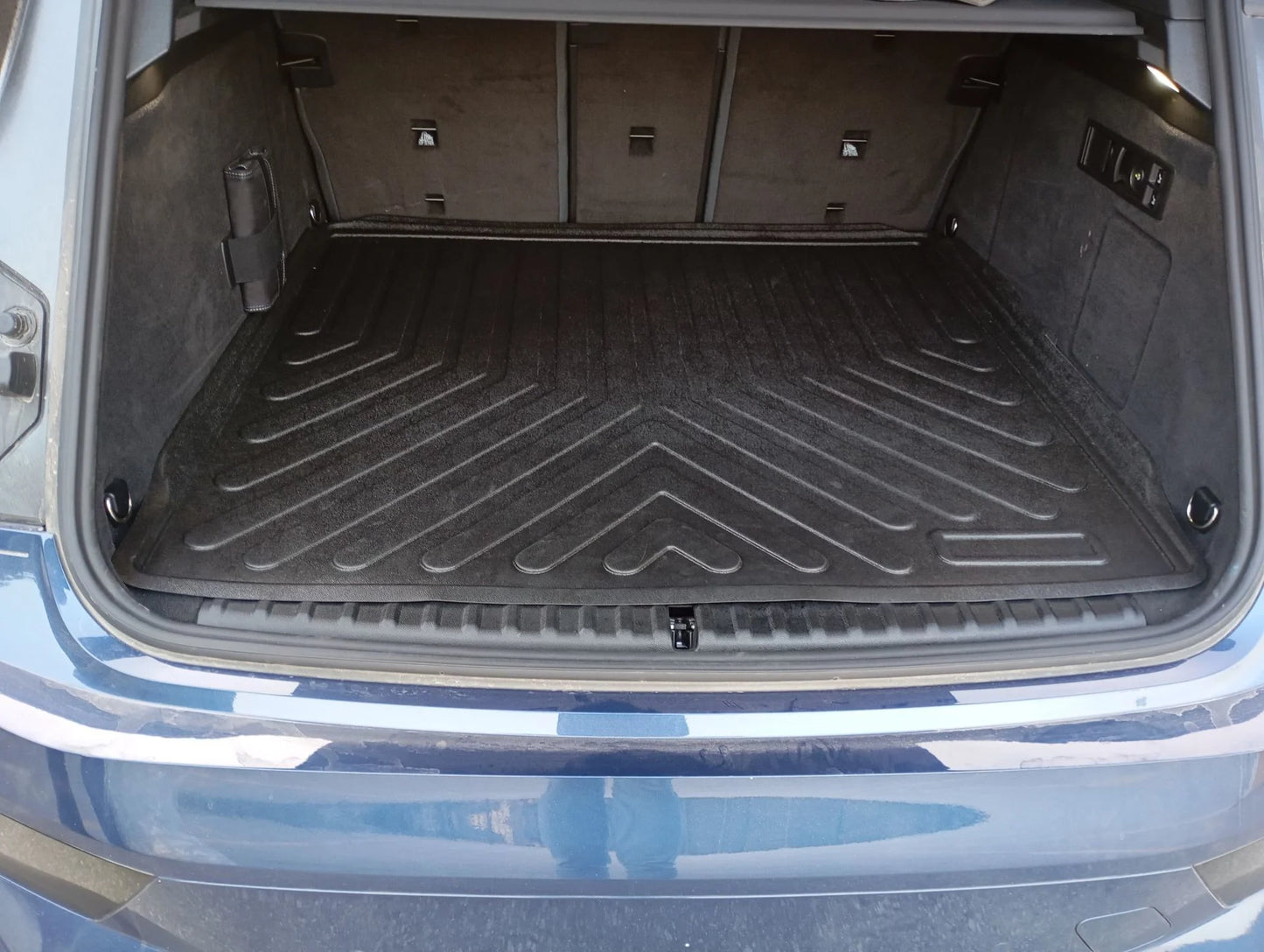 Bmw iX 2021 Sonrası Bagaj Havuzu