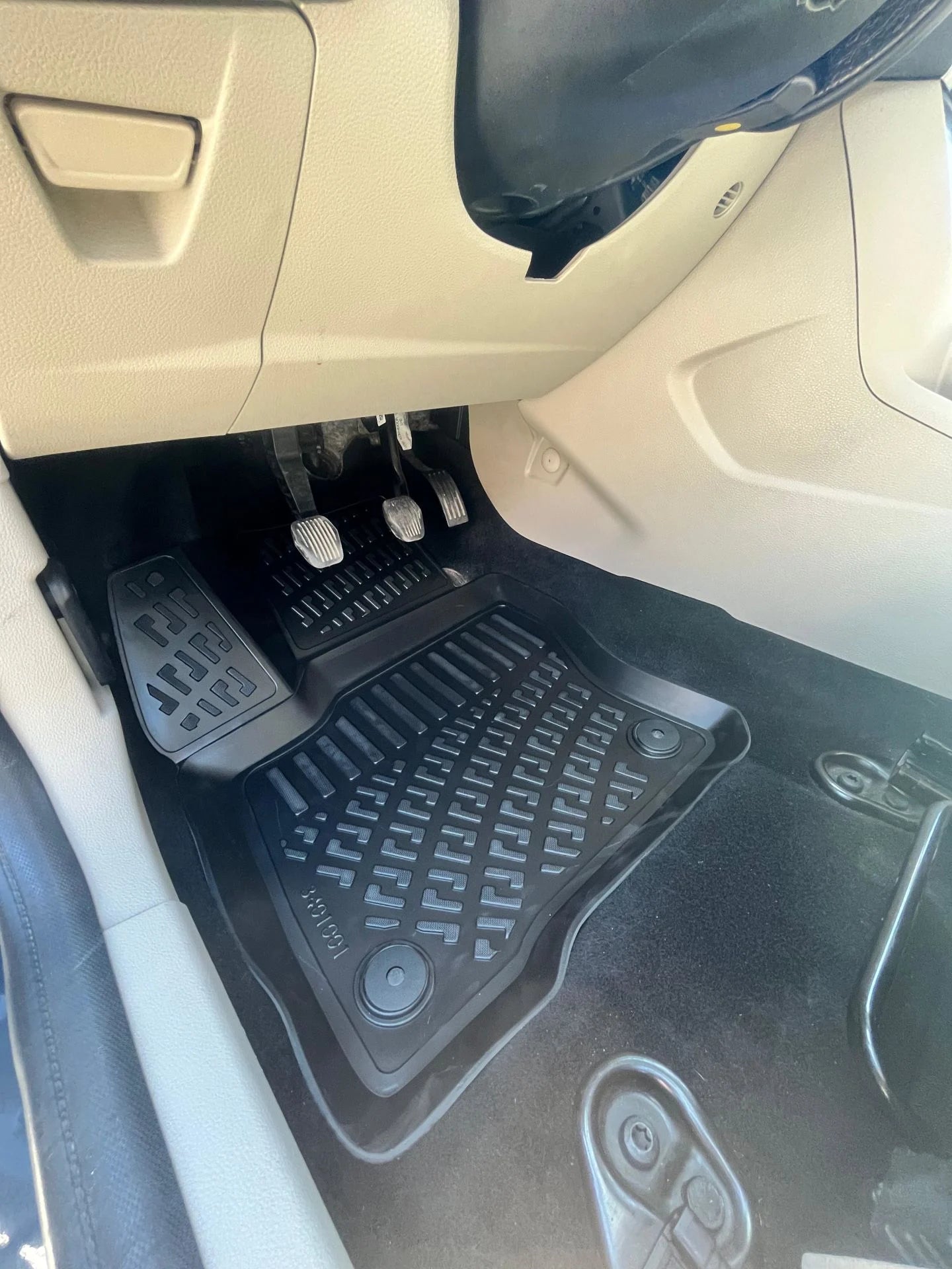 Ford Focus 2014-2018 Havuzlu Paspas