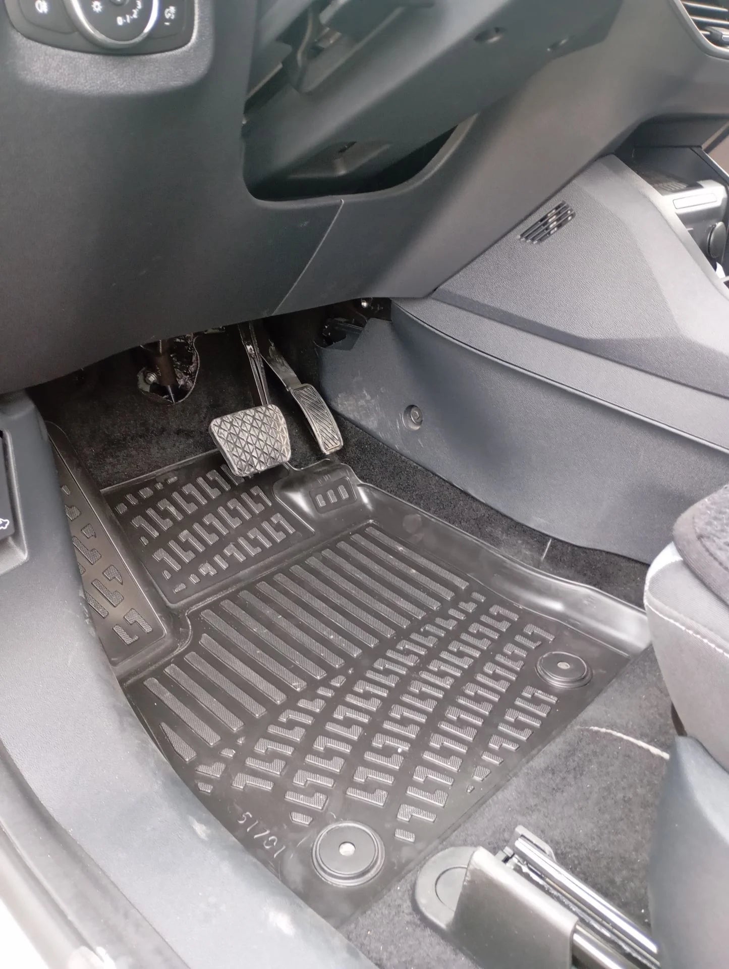 Ford Tourneo Courier 2024 Sonrası Havuzlu Paspas