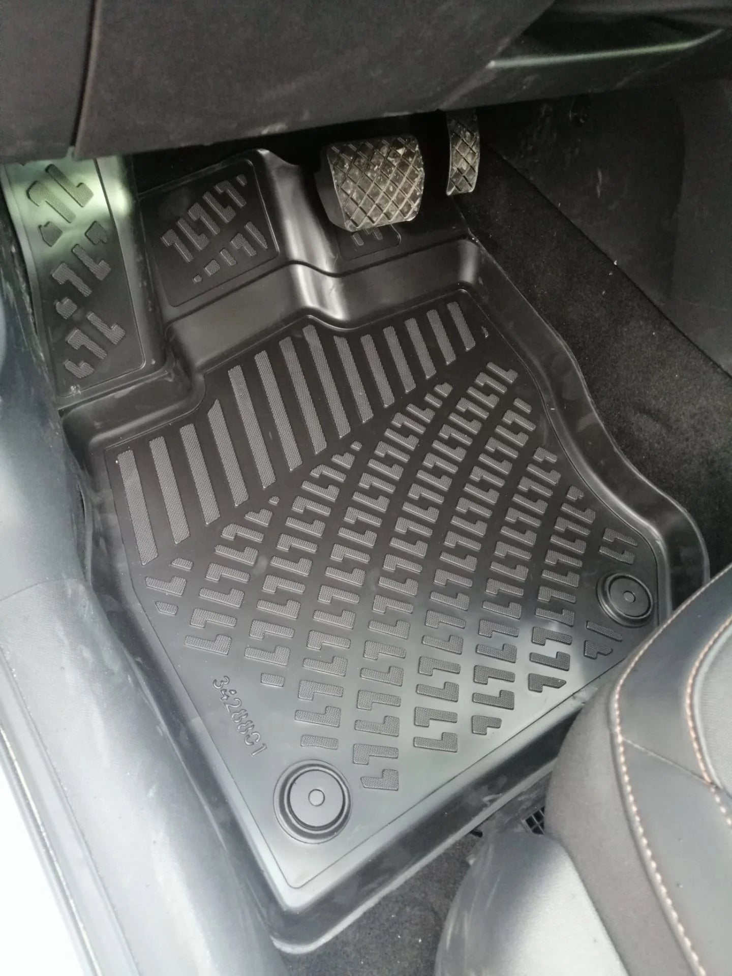 Cupra Leon 2023 Sonrası Havuzlu Paspas | Otomatik Vites