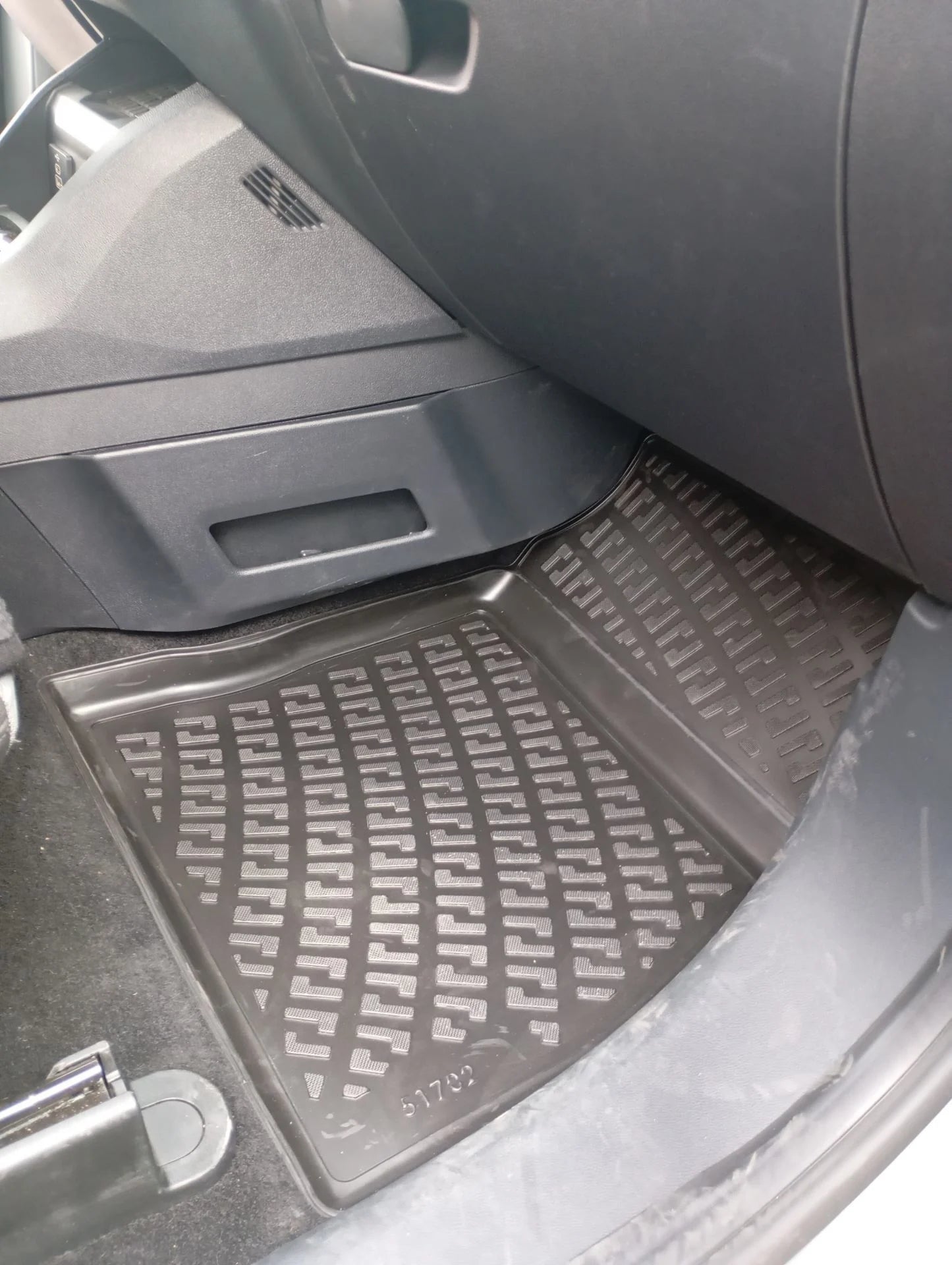 Ford Tourneo Courier 2024 Sonrası Havuzlu Paspas