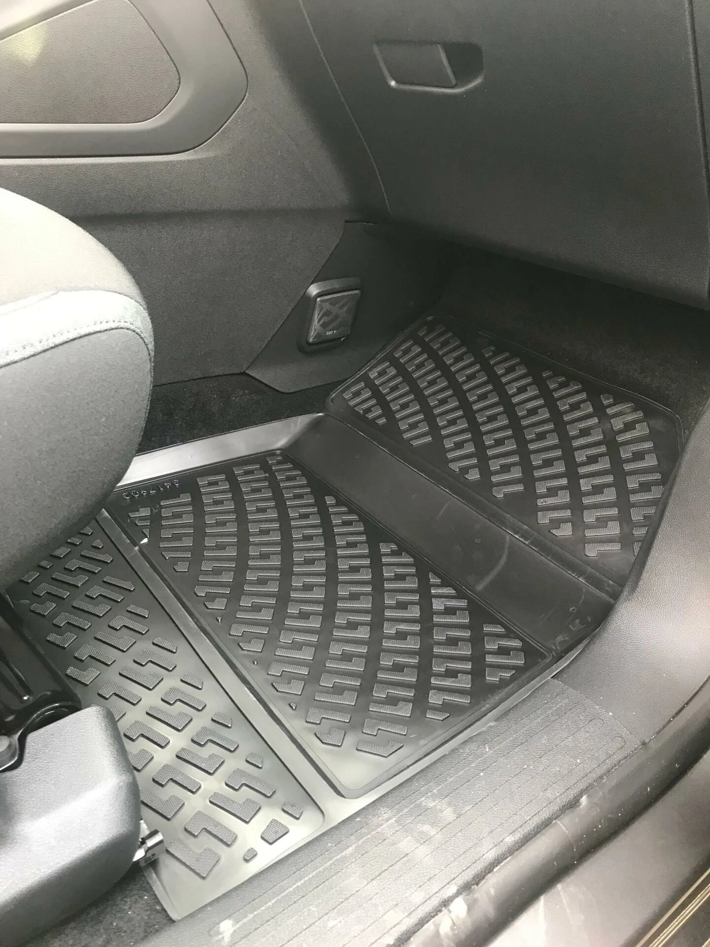 Fiat Doblo 2023 Sonrası Havuzlu Paspas | Katlanabilir Ön Yolcu Koltuğu