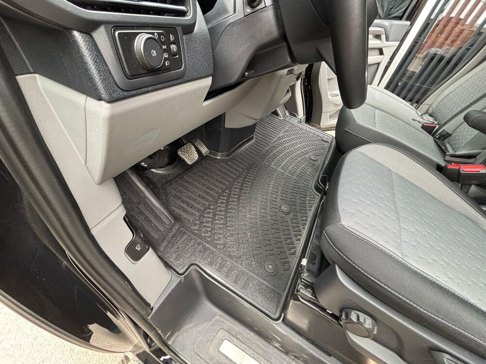 Ford Tourneo Custom 2024 Sonrası Havuzlu Paspas