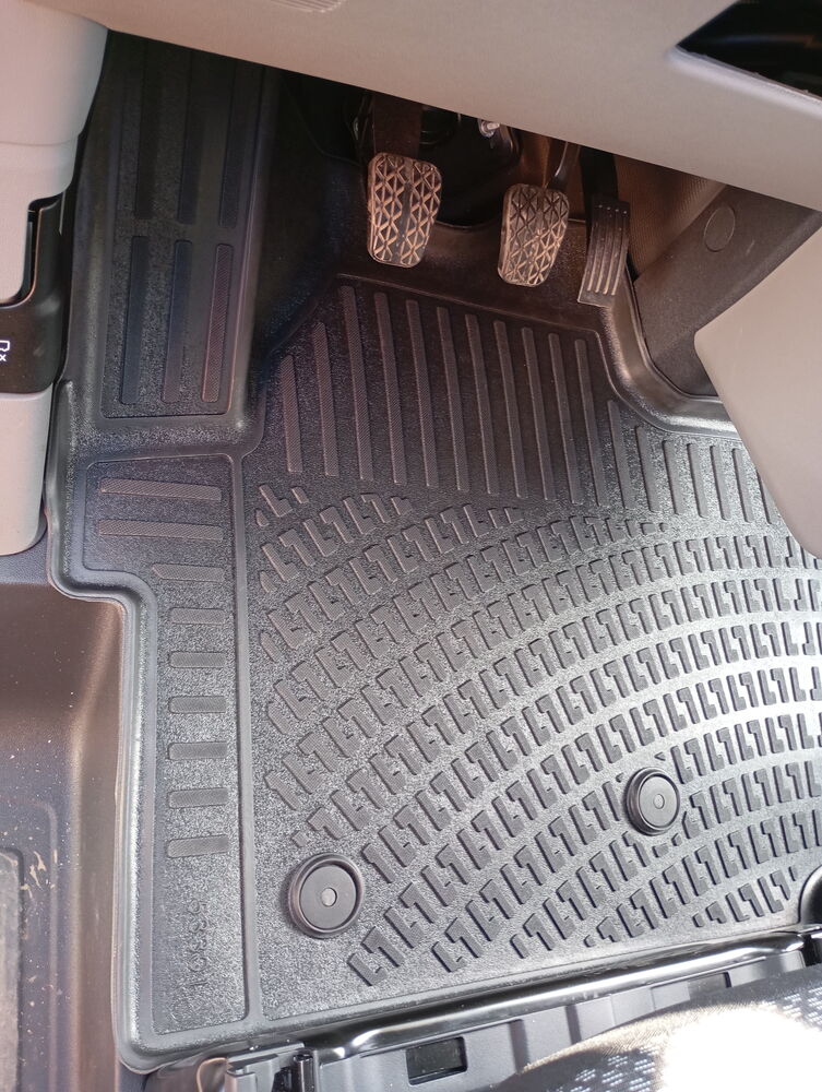 Ford Transit Custom (Kapalı Kasa) 2024 Sonrası Havuzlu Paspas